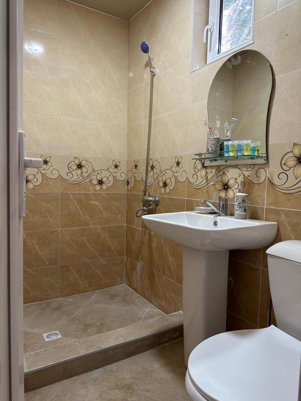 Hotel-Gvala วาร์ดเซีย ภายนอก รูปภาพ